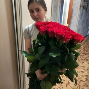 51 червона троянда букет з 51 червоної троянди фото