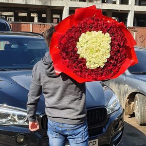 101 красная и белая роза фотоотчёт доставки в Сумах